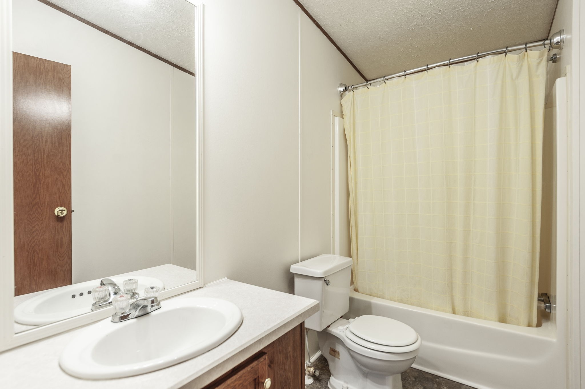 136 East Biggs Road Portland, TN 37148 - Photo 33 of 47 a bathroom with a sink toilet and shower