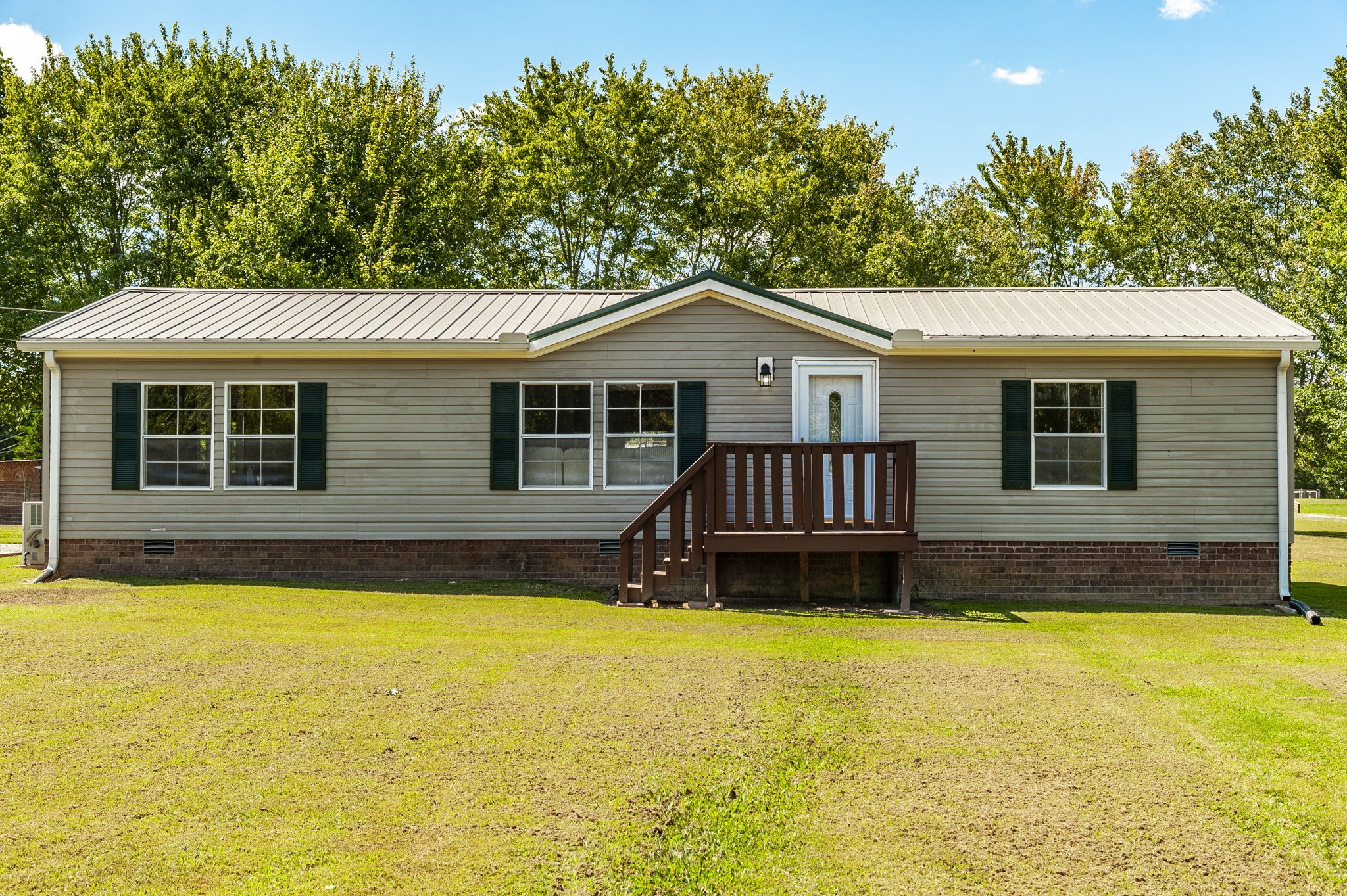136 East Biggs Road Portland, TN 37148 - Photo 4 of 47 a view of a house with a swimming pool