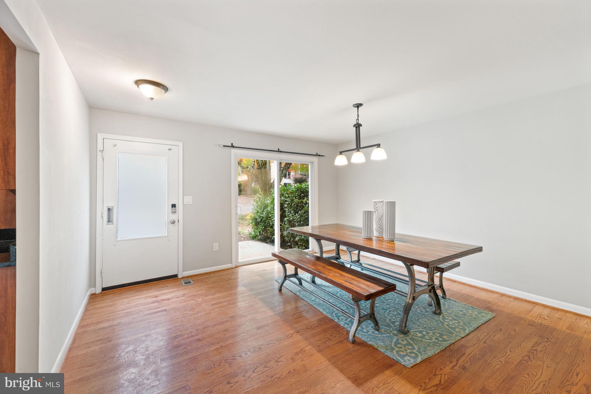 1674 Wainwright Drive Reston, VA 20190 - Photo 2 of 31 dining/entry