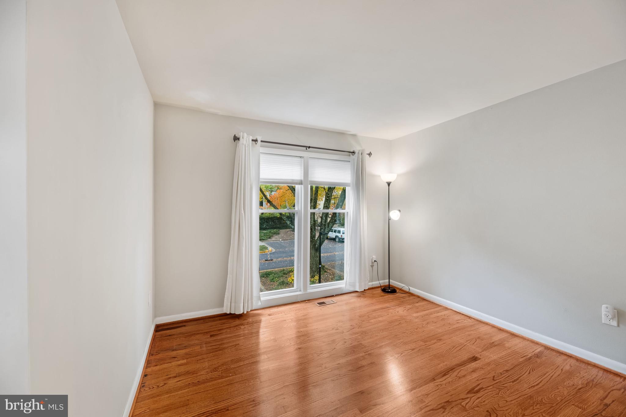1674 Wainwright Drive Reston, VA 20190 - Photo 22 of 31 bedroom 3