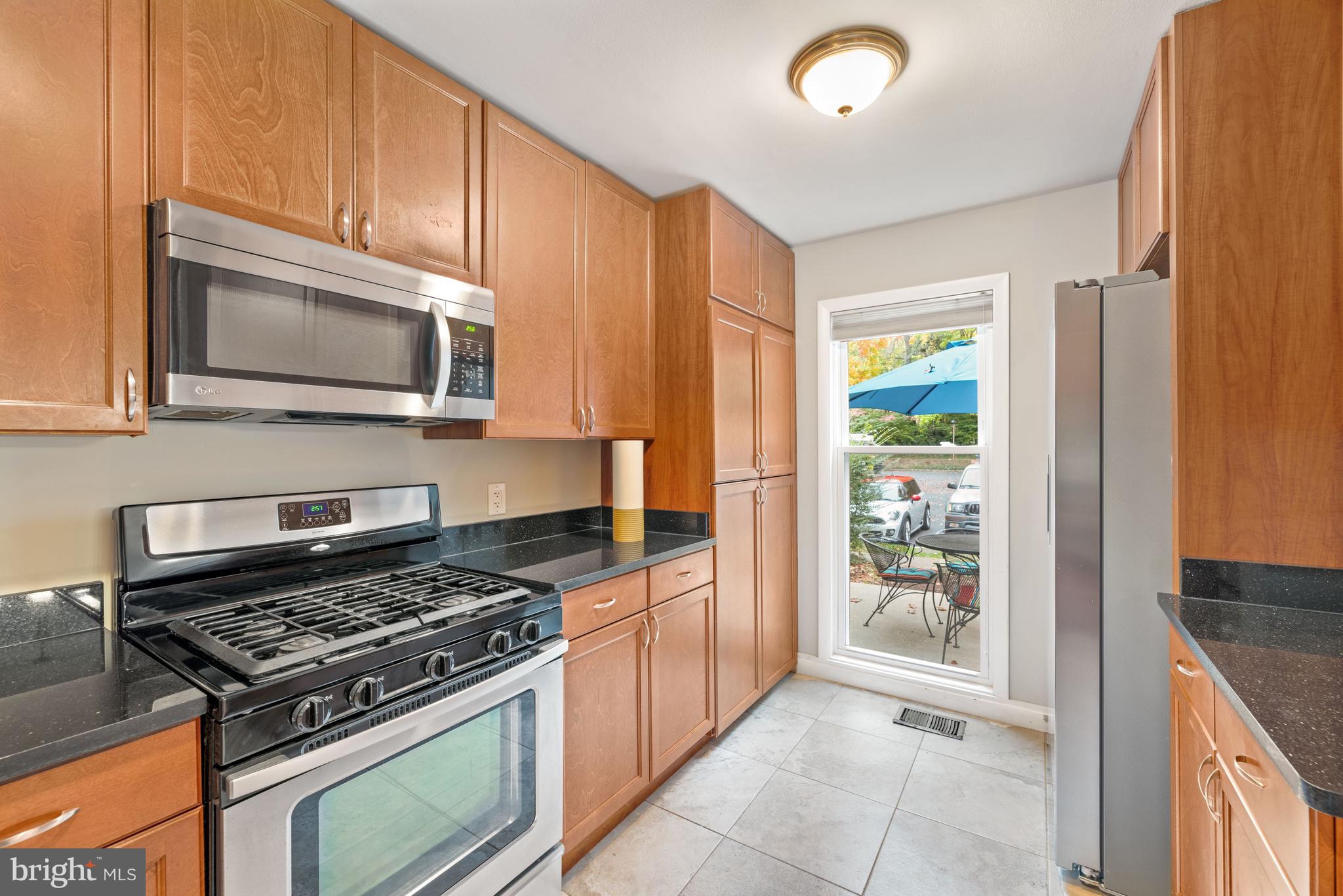 1674 Wainwright Drive Reston, VA 20190 - Photo 10 of 31 kitchen