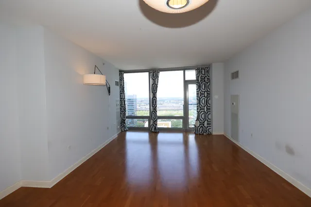 $470,000 | 100 East 14th Street, Unit 2409, Chicago, IL 60605