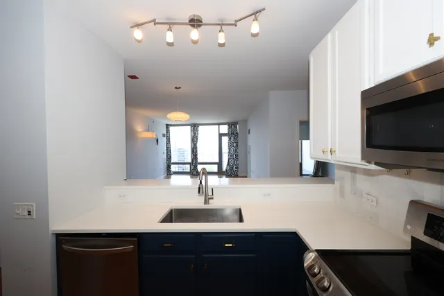 $470,000 | 100 East 14th Street, Unit 2409, Chicago, IL 60605