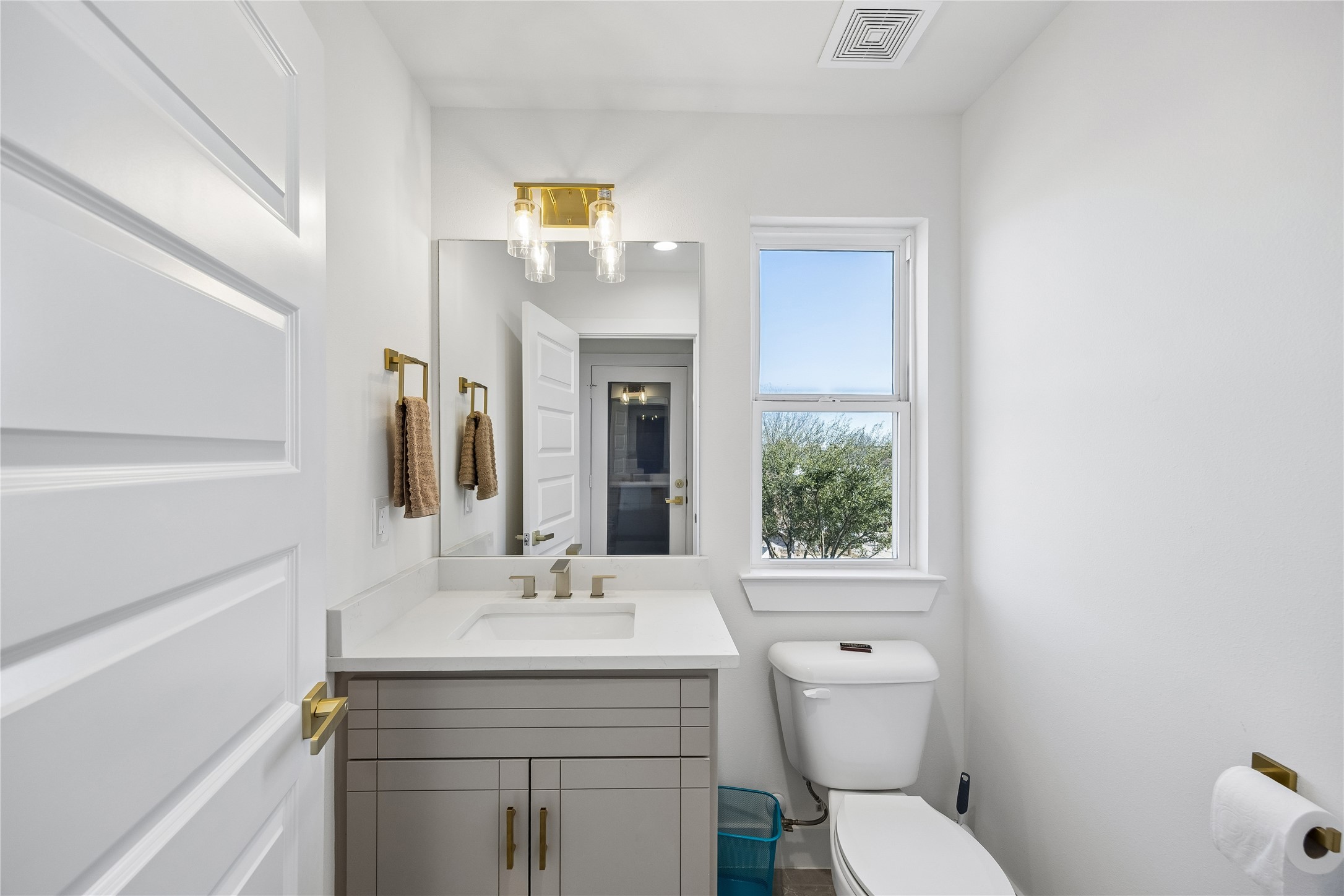 3107 Webster Street, Unit B Houston, TX 77004 - Photo 20 of 23 Half bath on 3rd floor