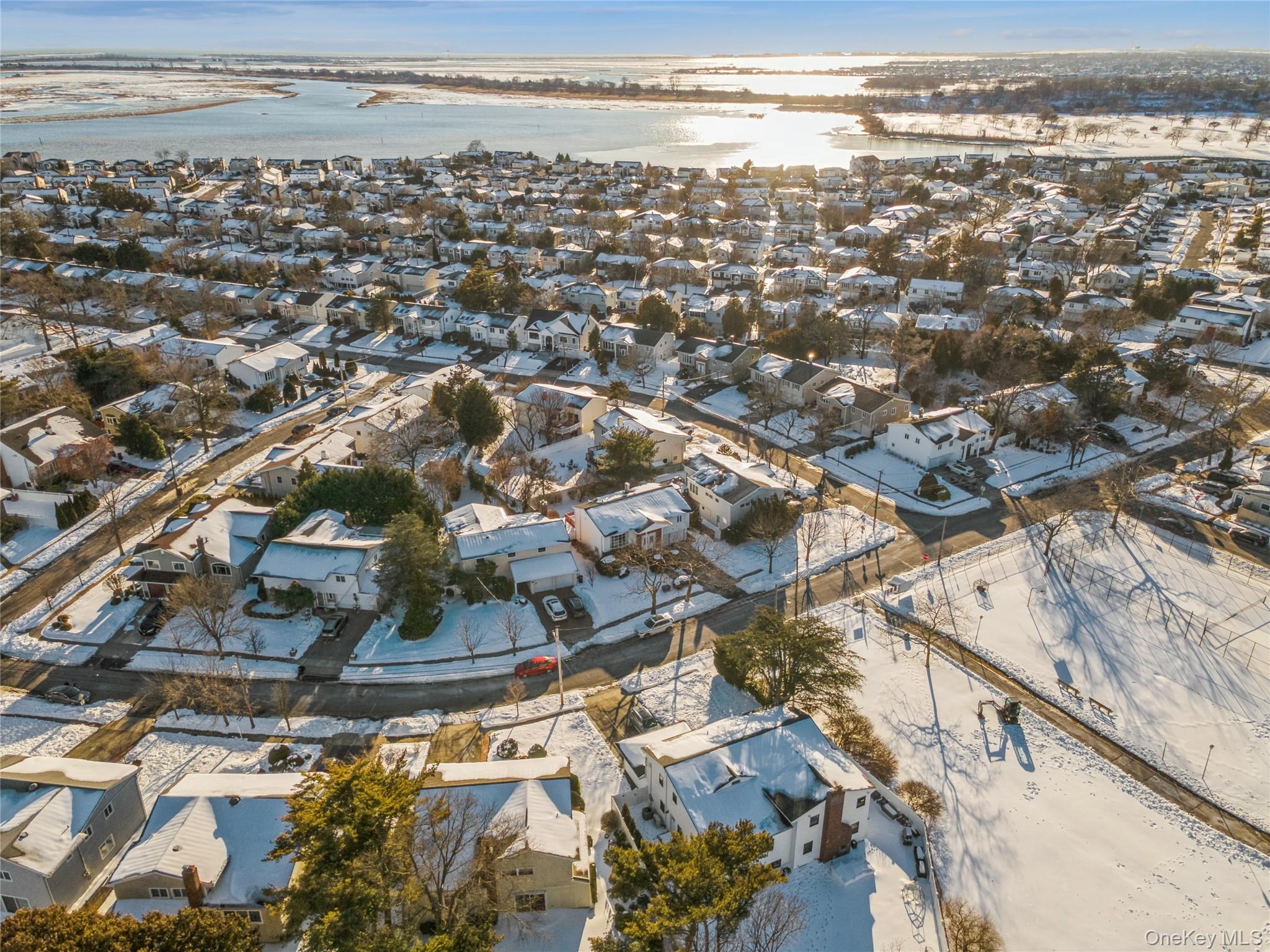 1864 Cynthia Lane Merrick, NY 11566 - Photo 28 of 33 an aerial view of multiple house