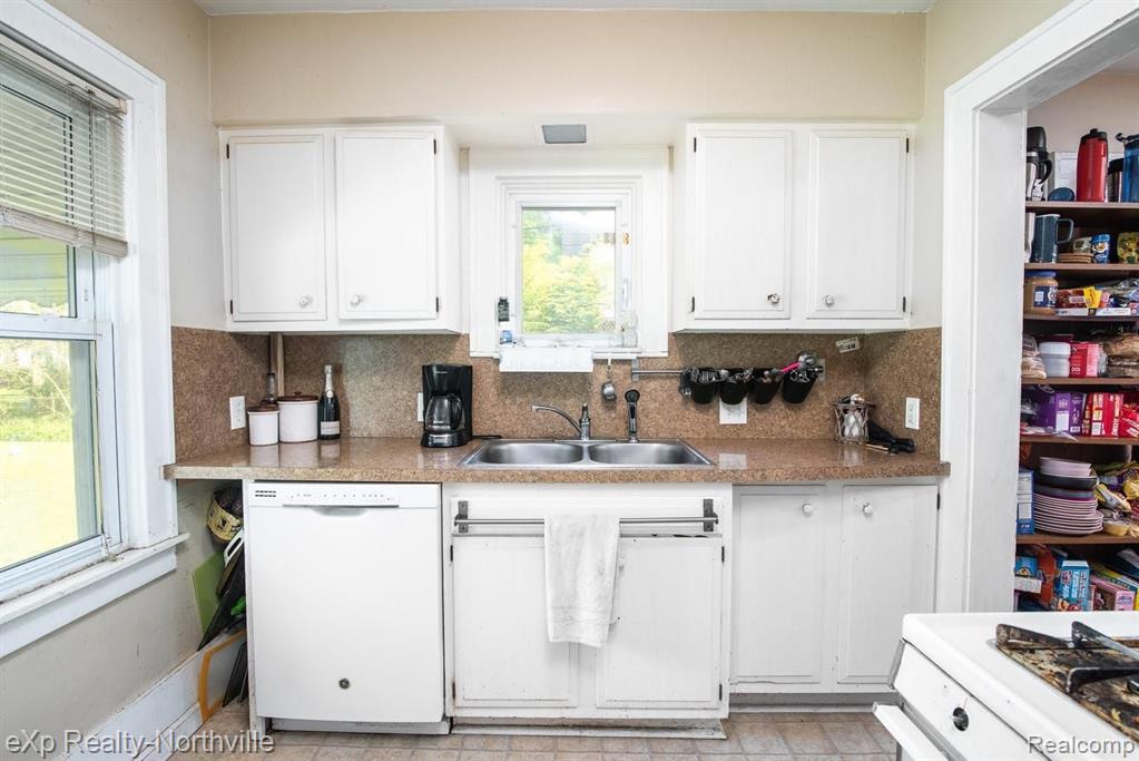 21705 Middlebelt Road Farmington Hills, MI 48336 - Photo 16 of 24
