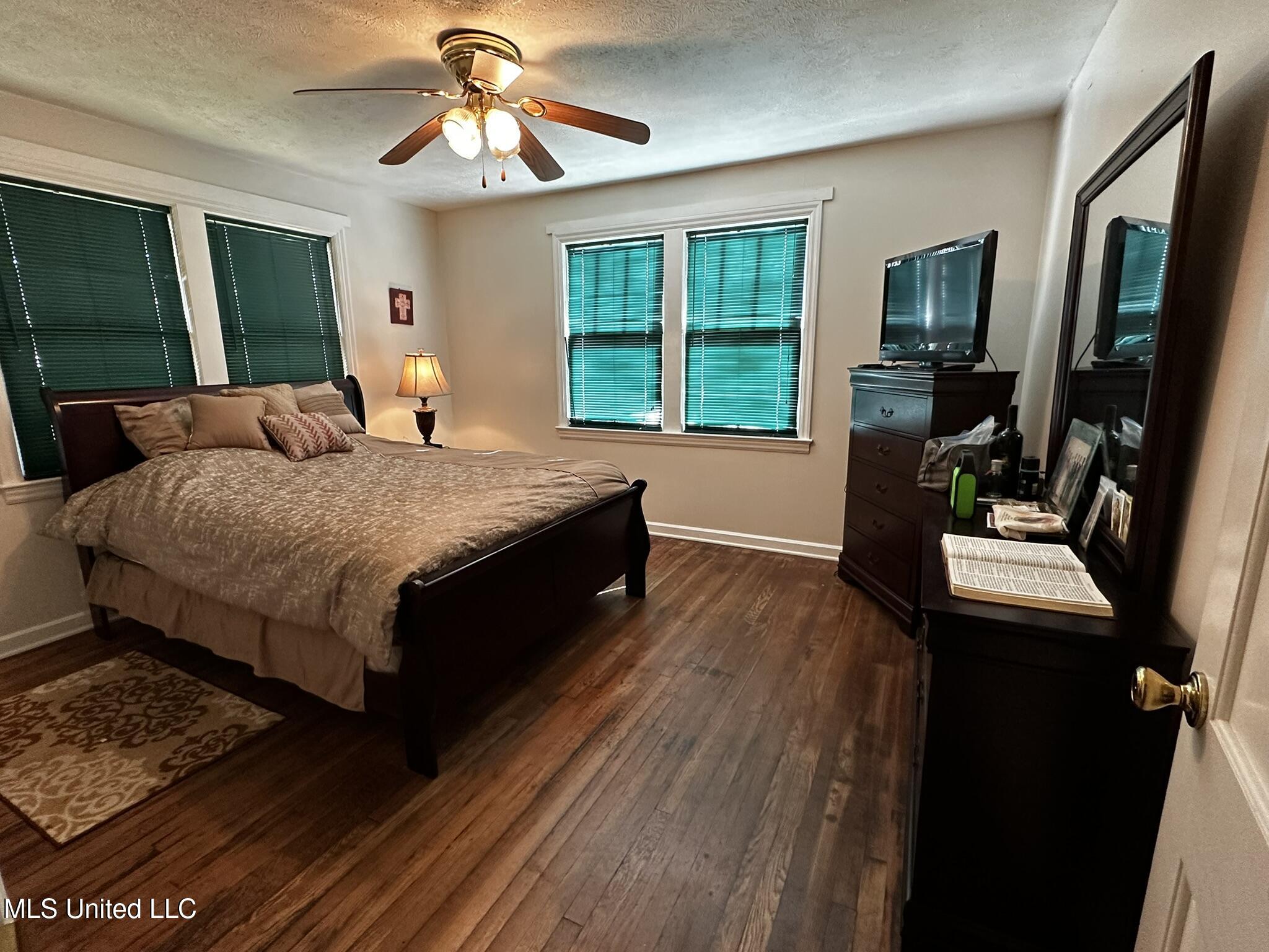 724 Beech Street McComb, MS 39648 - Photo 5 of 9 IMG_4938