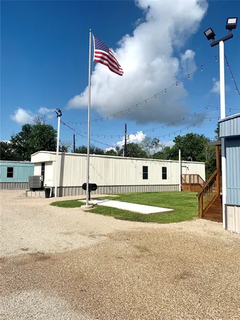 $1,025 | 3621-4 County Road 161, Unit L, Alvin, TX 77511