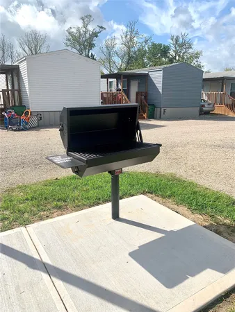 $1,025 | 3621-4 County Road 161, Unit L, Alvin, TX 77511