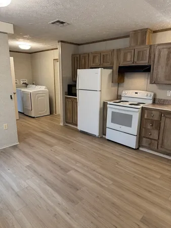 $1,025 | 3621-4 County Road 161, Unit L, Alvin, TX 77511