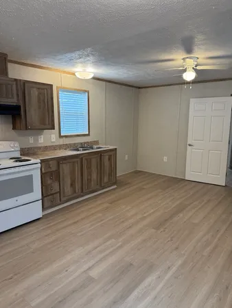 $1,025 | 3621-4 County Road 161, Unit L, Alvin, TX 77511