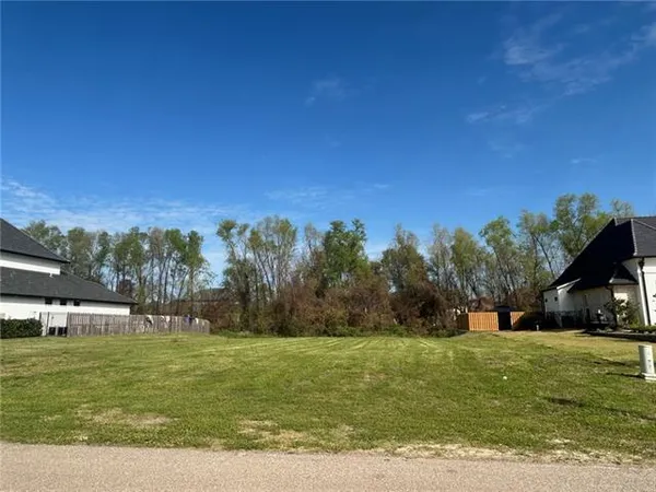 $160,000 | 305 Cypress Crossing Drive, Belle Chasse, LA 70037