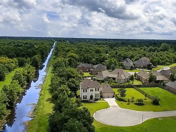 $160,000 | 305 Cypress Crossing Drive, Belle Chasse, LA 70037