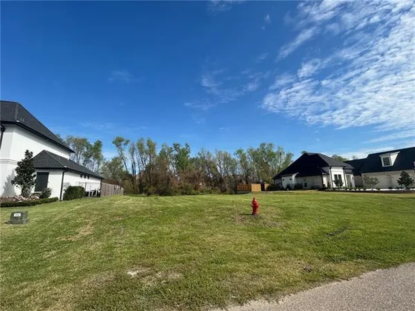 $160,000 | 305 Cypress Crossing Drive, Belle Chasse, LA 70037