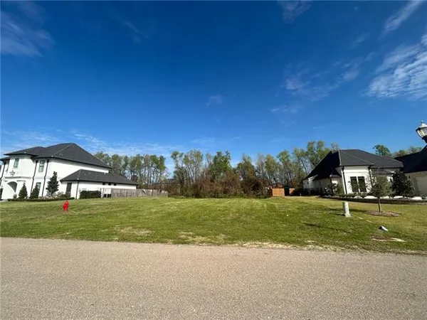 $160,000 | 305 Cypress Crossing Drive, Belle Chasse, LA 70037