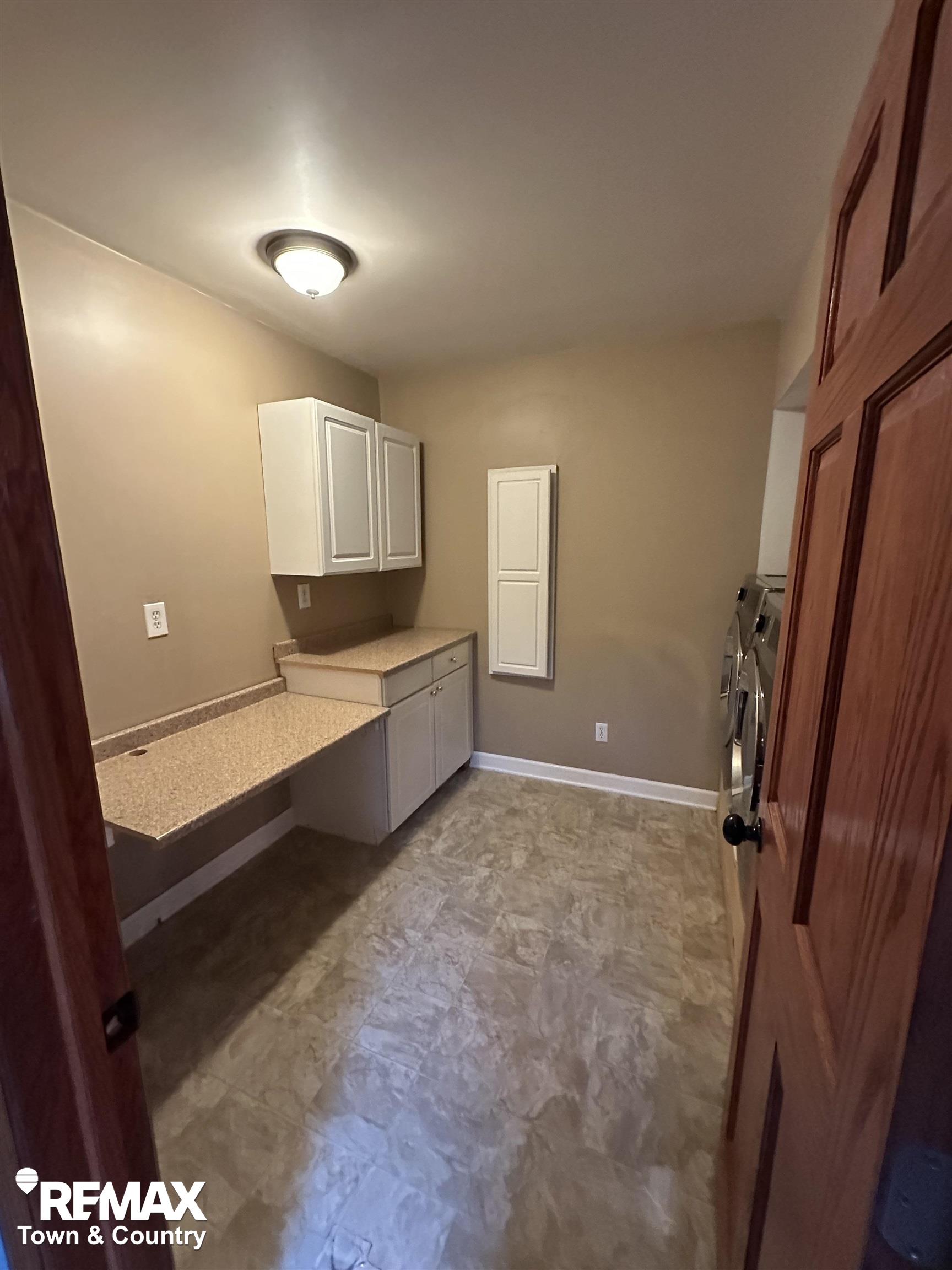 6484 Kelly Road Flushing, MI 48433 - Photo 14 of 37 50163162-9404400a-1cbf-4145-a20c-a8255005c342.JPG