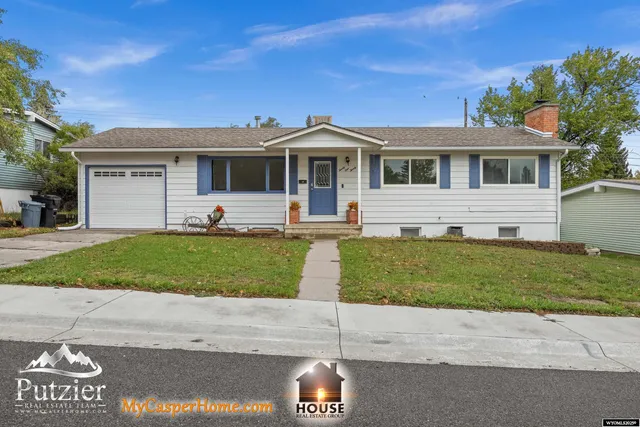 $300,000 | 2120 Mariposa Boulevard, Casper, WY 82604