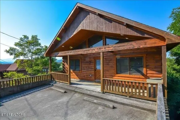 $664,000 | 2044 Oakmont Drive, Sevierville, TN 37876