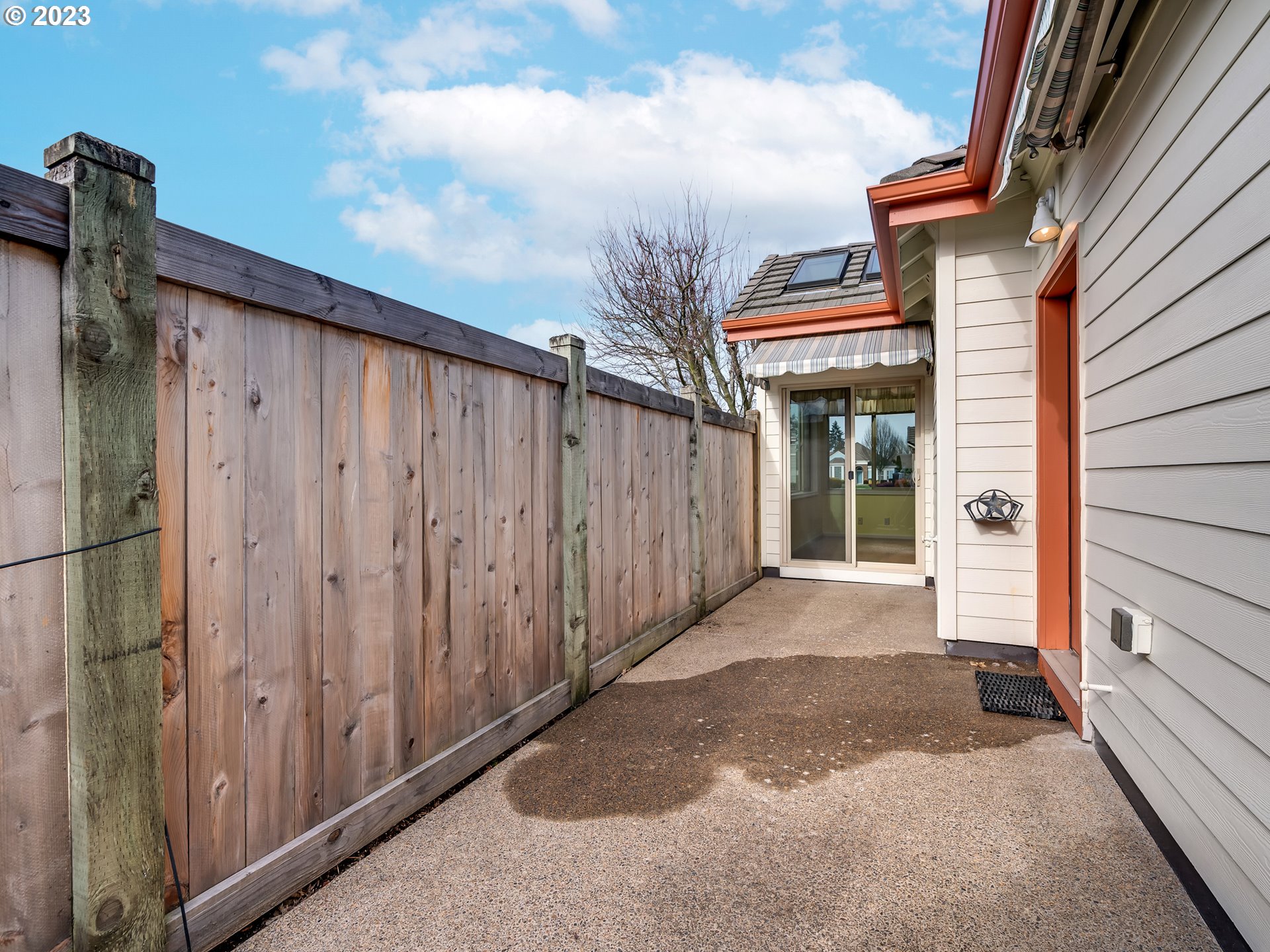 2006 Lakeland Way Eugene, OR 97408 - Photo 15 of 32 a backyard of a house