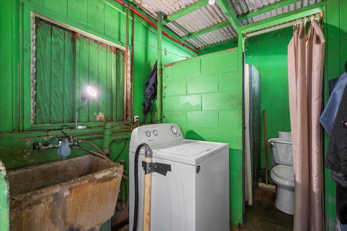 2226 Lilikoi Road Haiku, HI 96708 - Photo 31 of 50 a bathroom with a sink toilet and shower