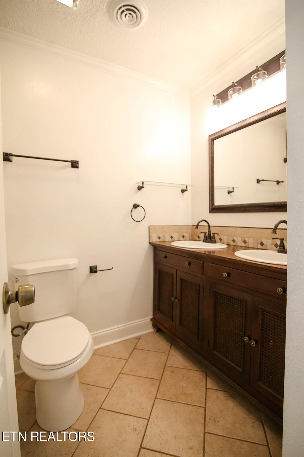 817 Drinnon Drive Morristown, TN 37814 - Photo 13 of 22 7D0C2607_websize