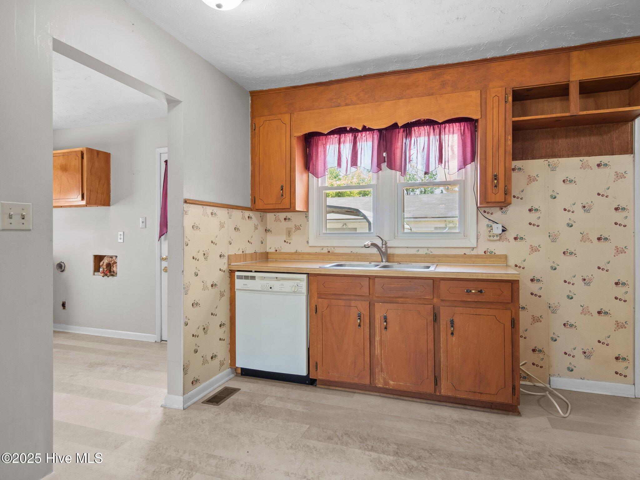 10 Jasper Road Midway Park, NC 28544 - Photo 37 of 52 Kitchen