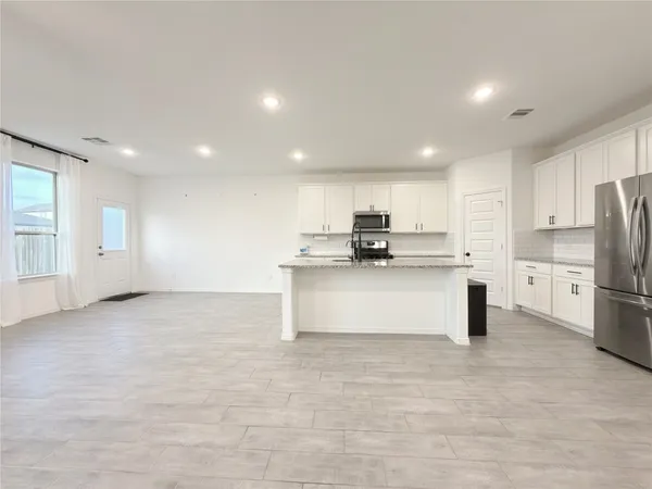 $2,395 | 9662 Caney Trails Road, Conroe, TX 77303