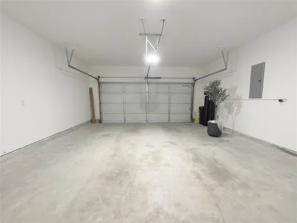 $2,395 | 9662 Caney Trails Road, Conroe, TX 77303