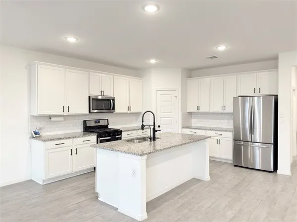 $2,395 | 9662 Caney Trails Road, Conroe, TX 77303