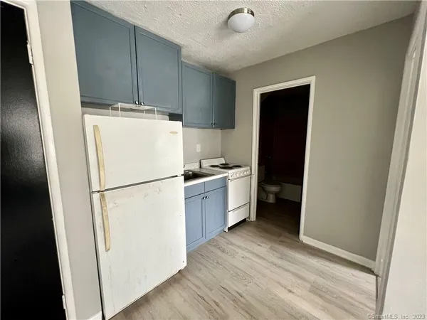 $1,300 | 85-87 Union Avenue, Unit A4, Bridgeport, CT 06607