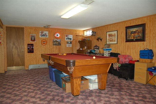 399 West Temperance Road Temperance, MI 48182 - Photo 14 of 18 FINISHED BASEMENT