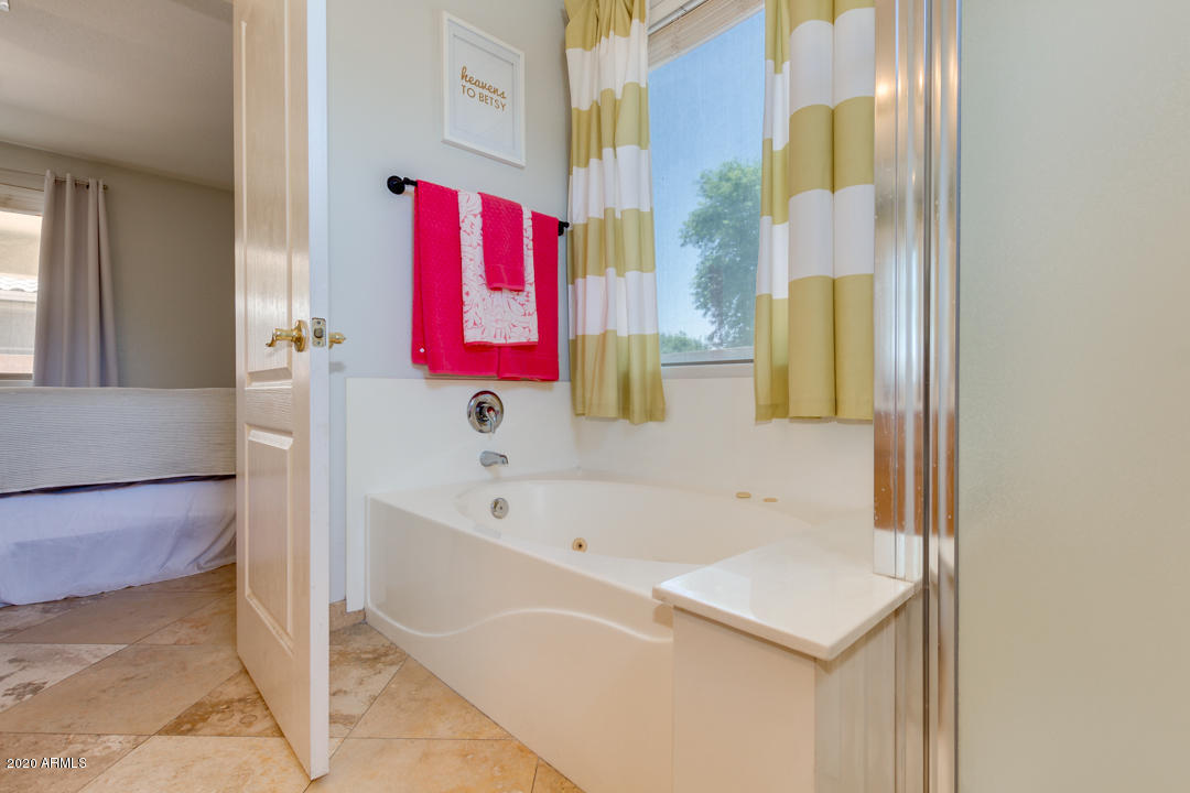 872 South Roca Street Gilbert, AZ 85296 - Photo 23 of 51 Master Bathroom