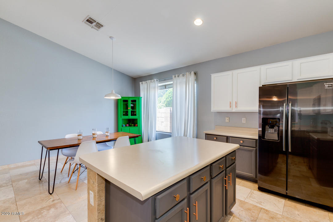 872 South Roca Street Gilbert, AZ 85296 - Photo 7 of 51 Kitchen