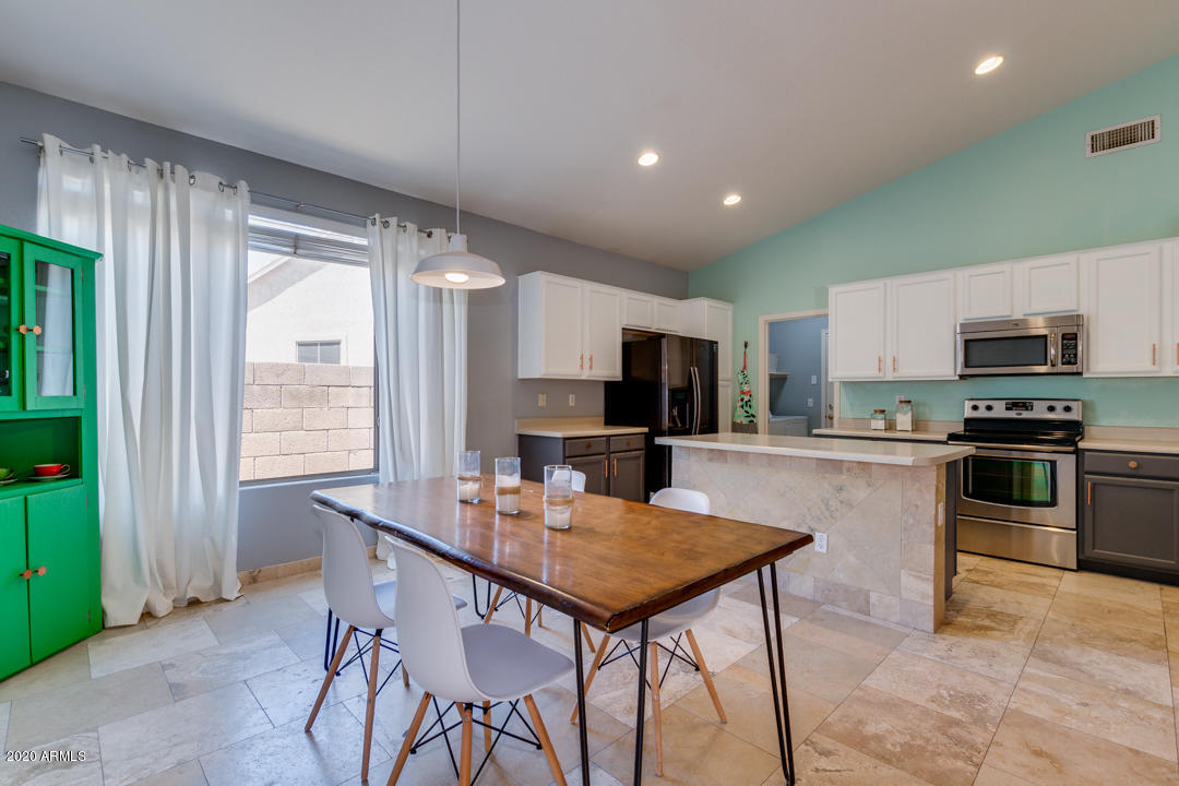 872 South Roca Street Gilbert, AZ 85296 - Photo 10 of 51 Kitchen