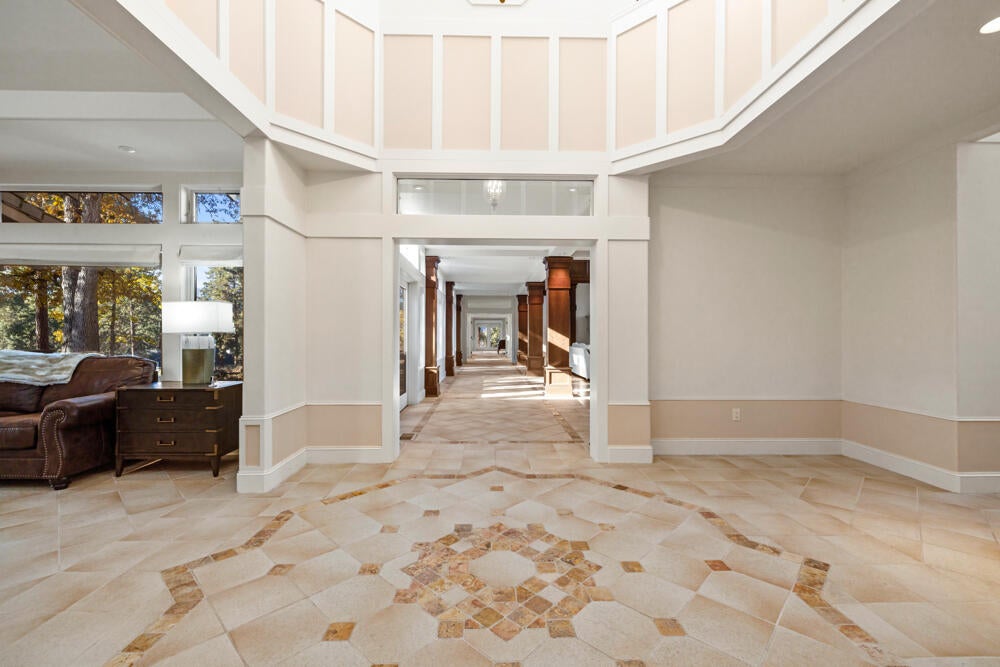 11944 Kestrel Road Klamath Falls, OR 97601 - Photo 10 of 121 From Foyer