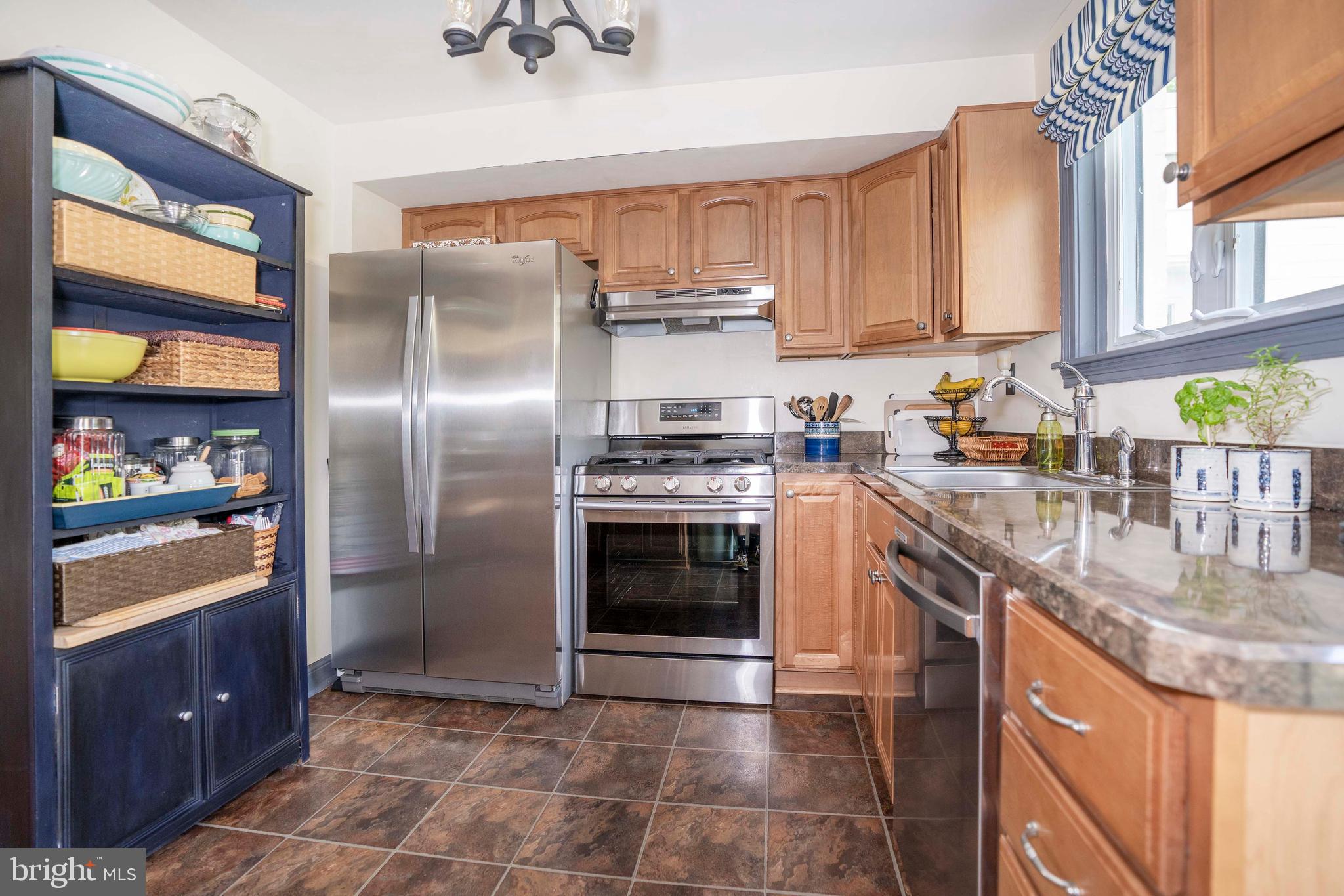 13 Beekman Road Wilmington, DE 19809 - Photo 16 of 31 Kitchen with Stainless Steel Appliances