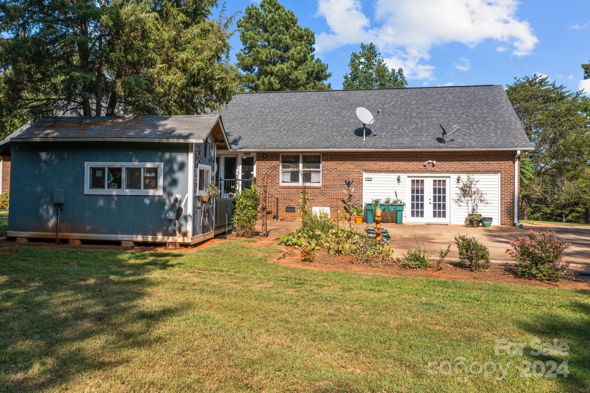 1672 Shearers Road Davidson, NC 28036 - Photo 9 of 48 Gallery Image 9