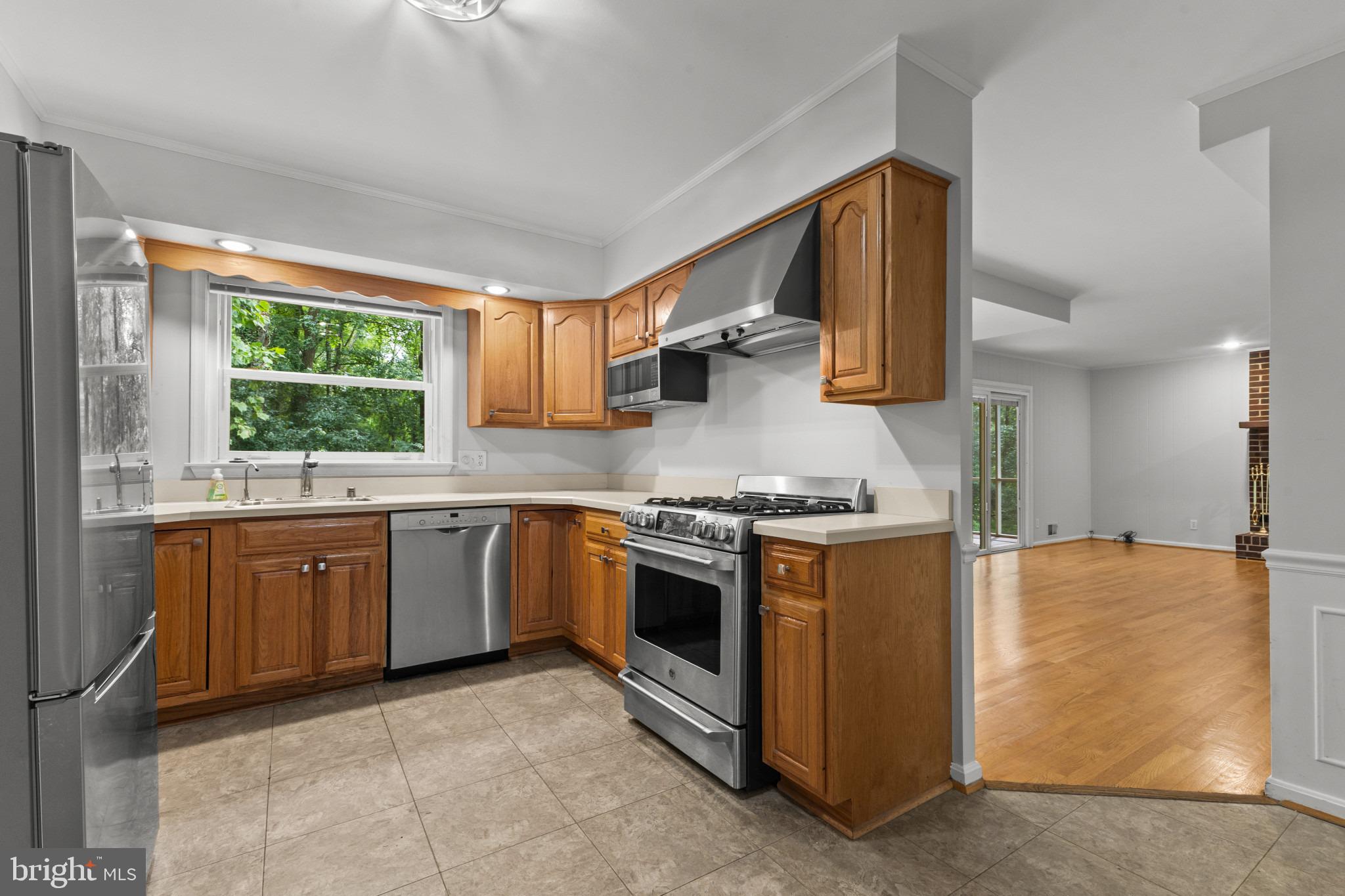 8705 Gateshead Road Alexandria, VA 22309 - Photo 10 of 44 Kitchen with stainless steel appliances