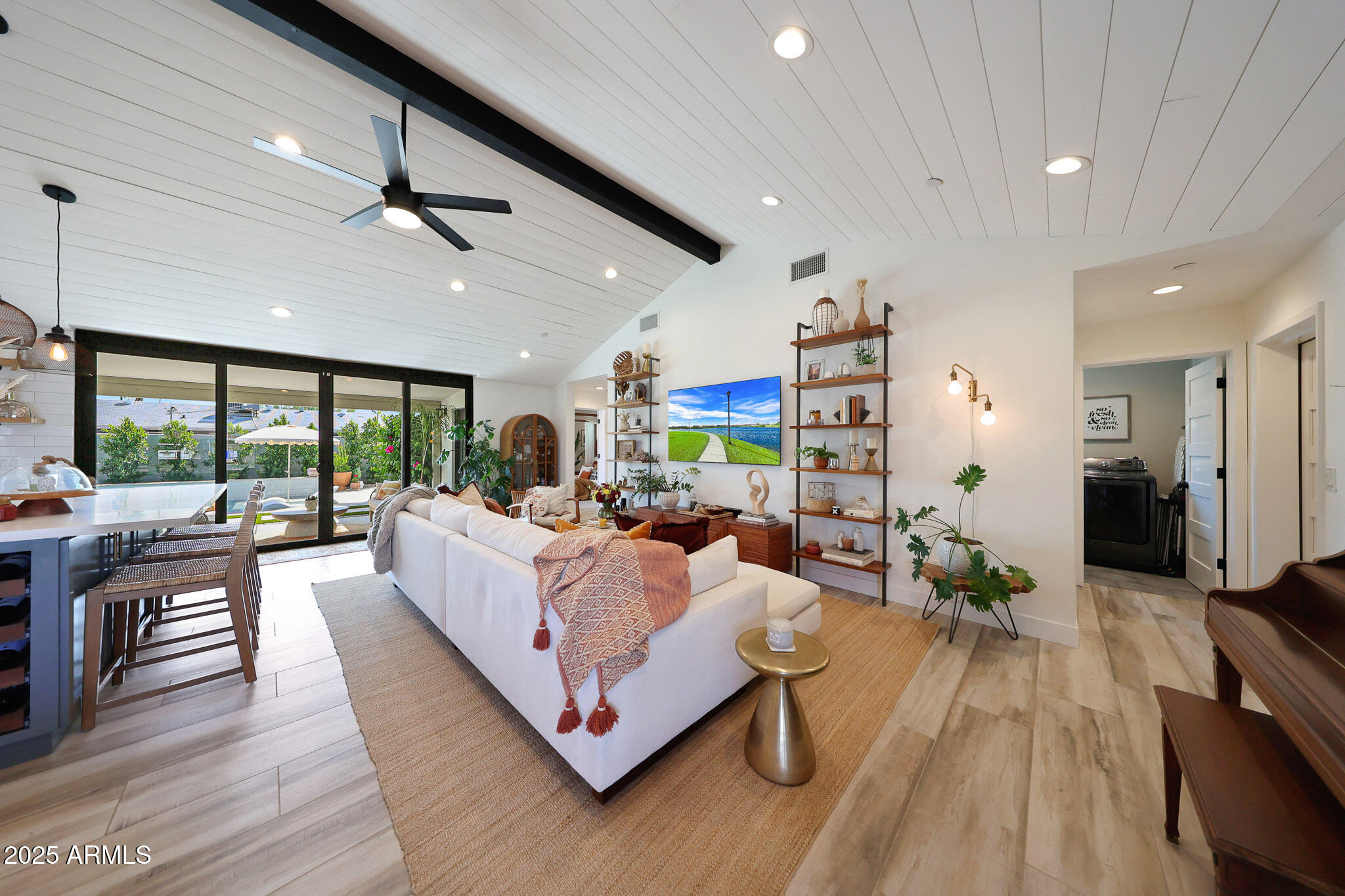 7031 East Monte Vista Road Scottsdale, AZ 85257 - Photo 7 of 23 Bright Family Room