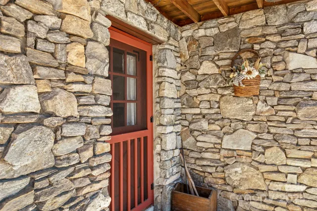 $599,000 | 201 Liberty Road, Waynesville, NC 28785