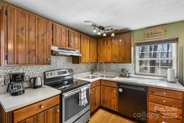 $599,000 | 201 Liberty Road, Waynesville, NC 28785