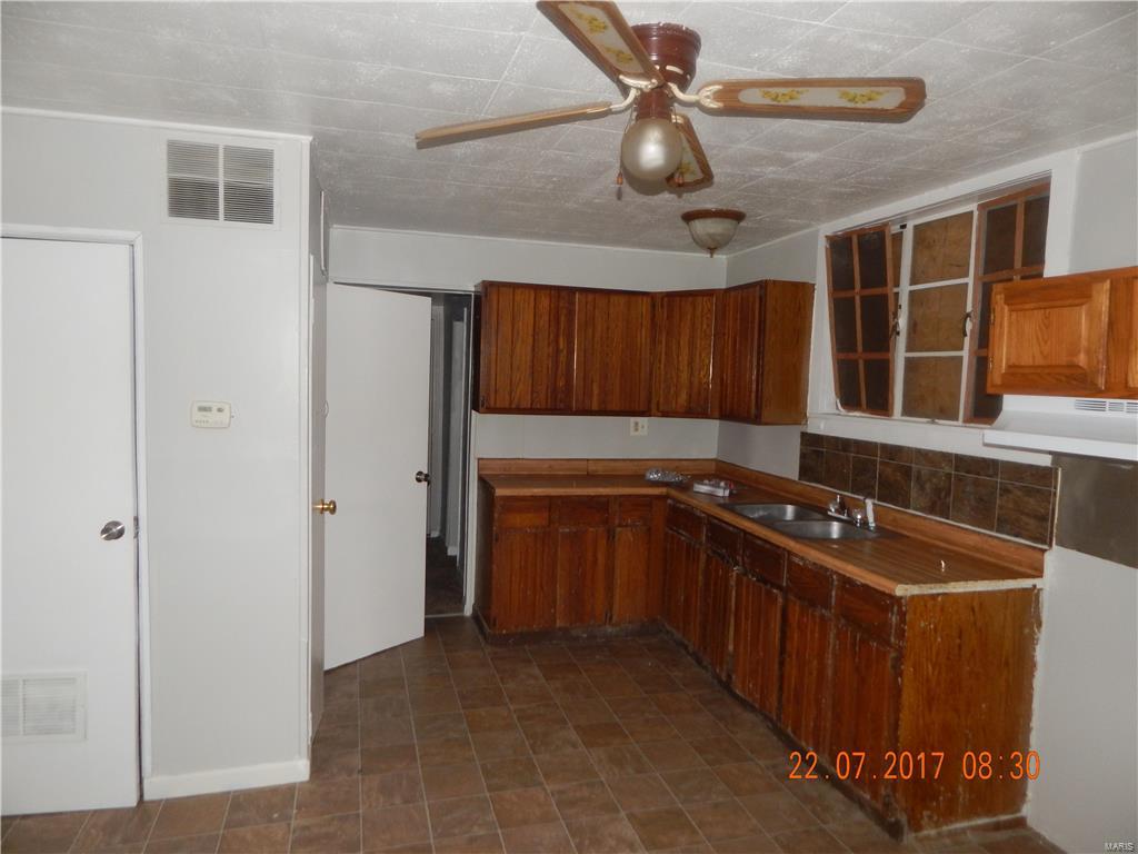 1651 7th Street Madison, IL 62060 - Photo 3 of 9