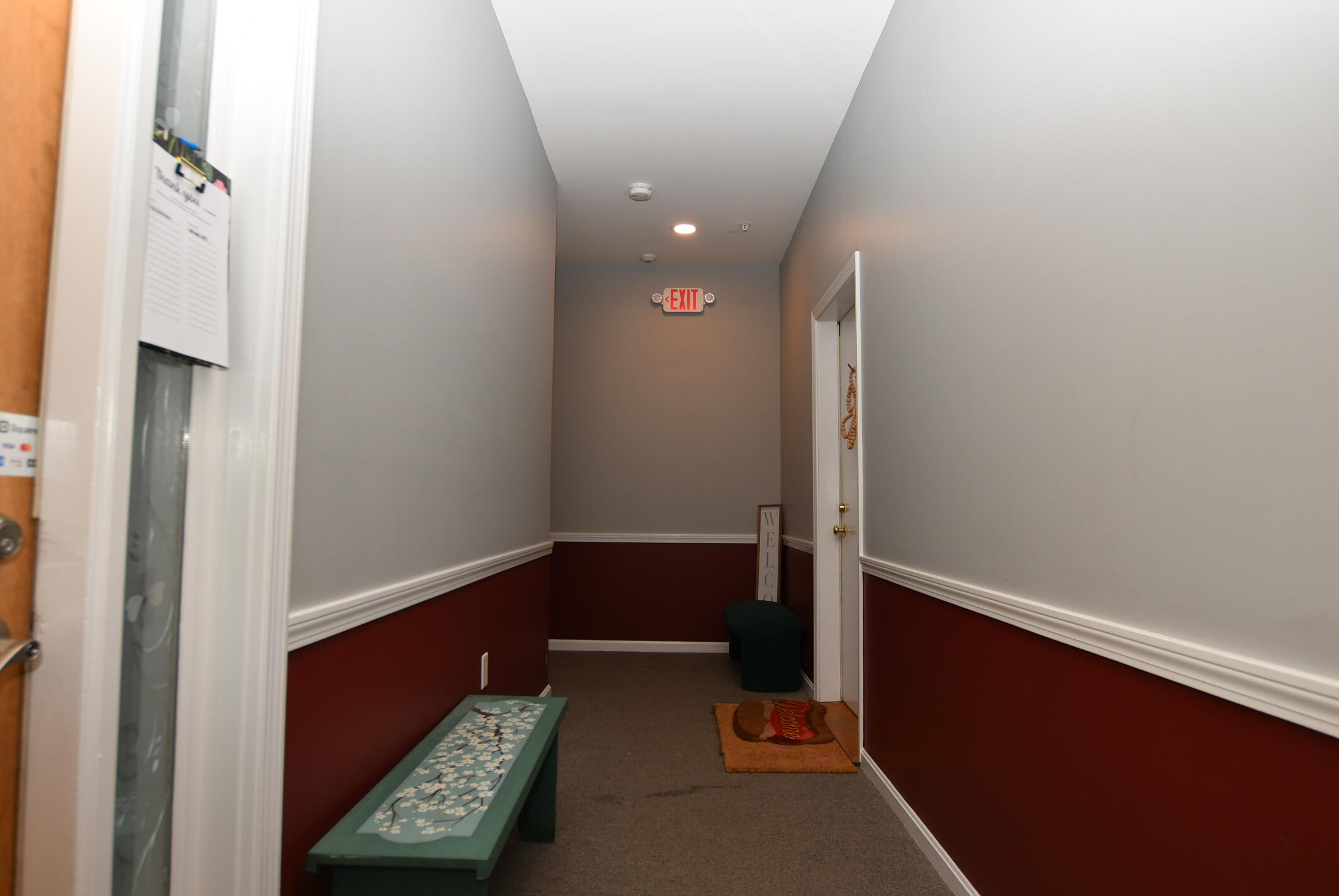 952 Post Road, Unit 7 Wells, ME 04090 - Photo 29 of 35 Hallway out to entry