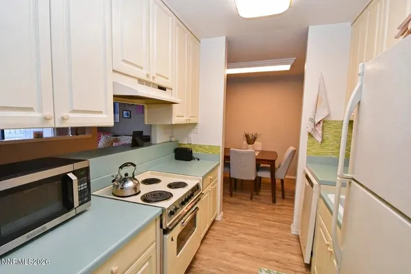 $1,395 | 2955 Lakeside Drive, Unit 301, Reno, NV 89509