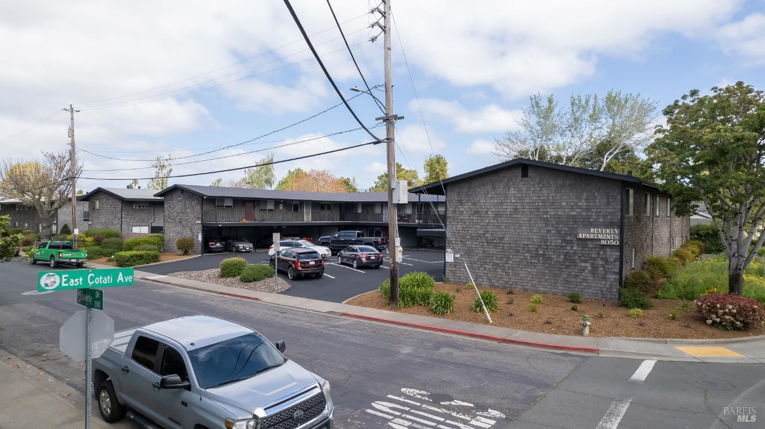 8020 Beverly Drive Rohnert Park, CA 94928 - Photo 13 of 35 a view of a garage with sitting area