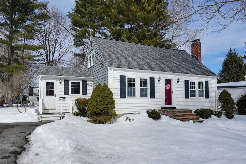 5 Castle Avenue Medfield, MA 02052 - Photo 2 of 29