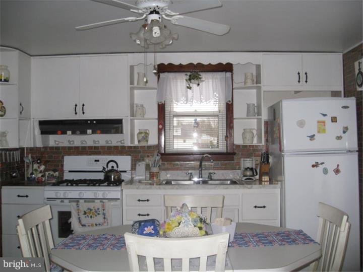 605 Fries Mill Road Williamstown, NJ 08094 - Photo 13 of 25 Kitchen