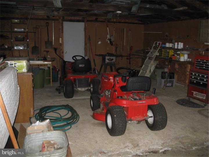 605 Fries Mill Road Williamstown, NJ 08094 - Photo 23 of 25 Garage