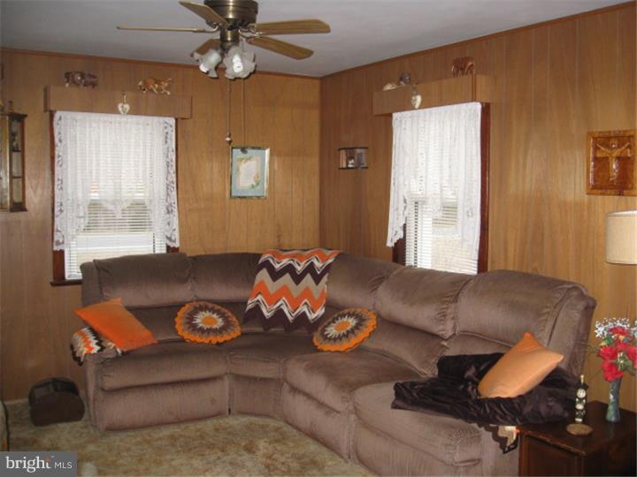 605 Fries Mill Road Williamstown, NJ 08094 - Photo 8 of 25 Living Room