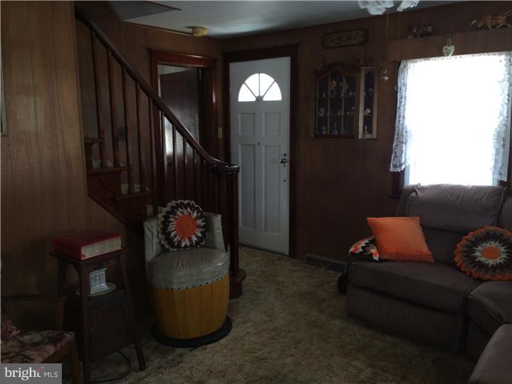 605 Fries Mill Road Williamstown, NJ 08094 - Photo 9 of 25 Living Room